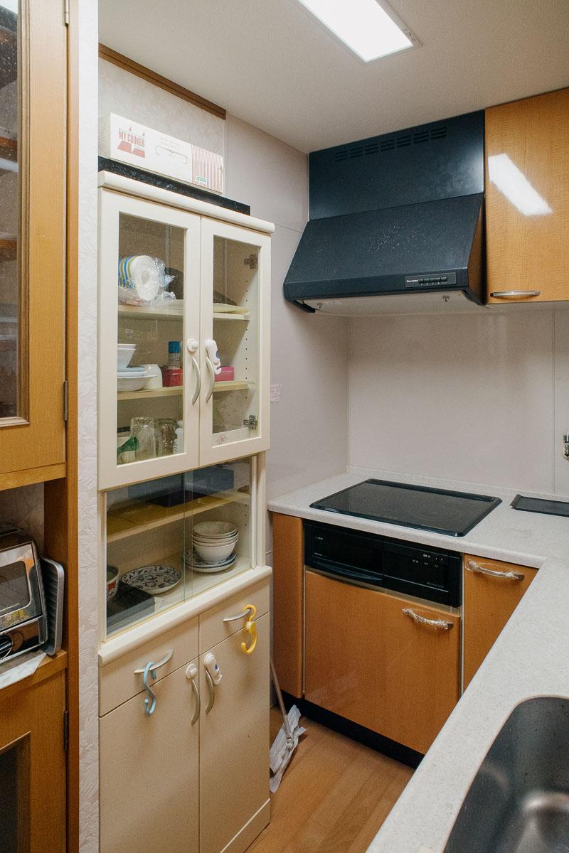 神戸市灘区六甲山町西谷山の売買物件/キッチン。L字のカウンター