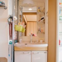 神戸市灘区六甲山町西谷山の売買物件/洗面。横に洗濯機のスペースも。室内に洗濯機がおけるのは六甲山では貴重です！