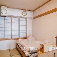 神戸市灘区六甲山町西谷山の売買物件/北向きの和室、箪笥の横には除湿機