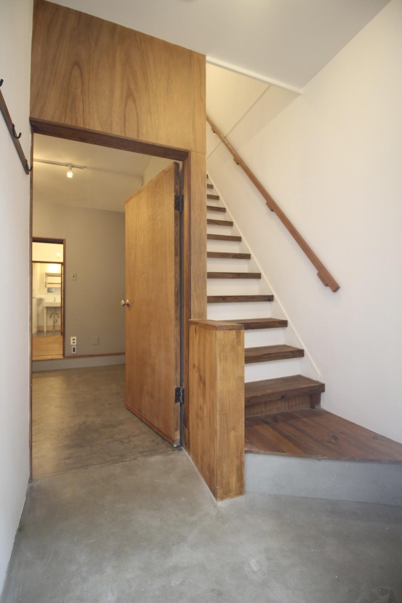 尼崎市杭瀬南新町の賃貸物件/玄関を開けると、広い土間空間