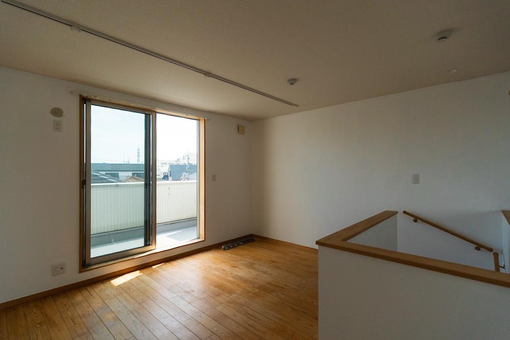 宝塚市高司の賃貸物件/LDKには光がたっぷり降り注ぐ