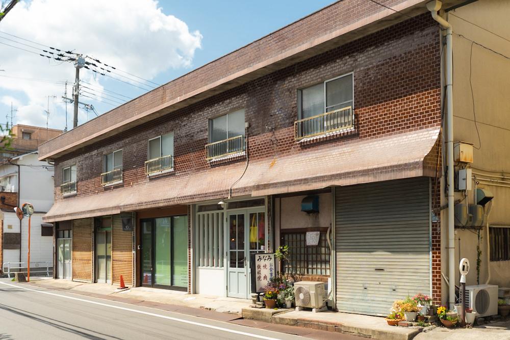 宝塚市高司の賃貸物件/お向かいのレトロ長屋には飲食店や雑貨屋さん