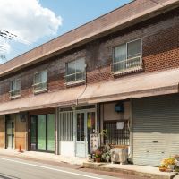 宝塚市高司の賃貸物件/お向かいのレトロ長屋には飲食店や雑貨屋さん