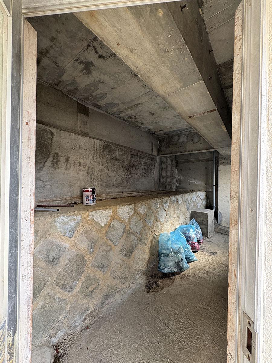 神戸市垂水区西舞子の売買物件/地下部分は擁壁があり、倉庫的に使えるスペース