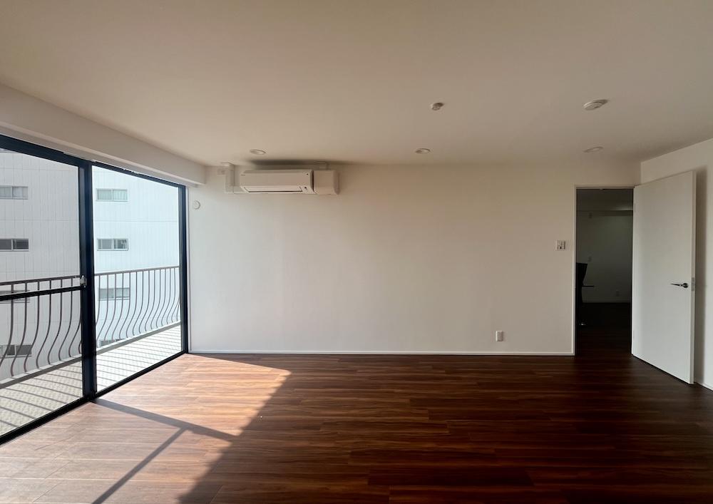 神戸市中央区北野町の賃貸物件/南向きの窓からサンサンと光が差し込みます。