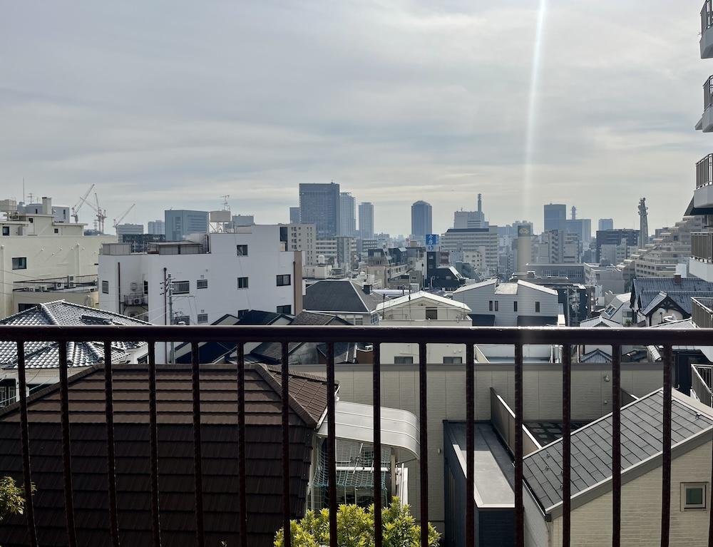 神戸市中央区北野町の賃貸物件/南向きのバルコニーの景色。市街を見おろす。