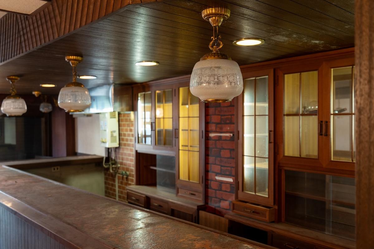 神戸市北区鈴蘭台東町の賃貸物件/食器棚は修理して使いたいところ