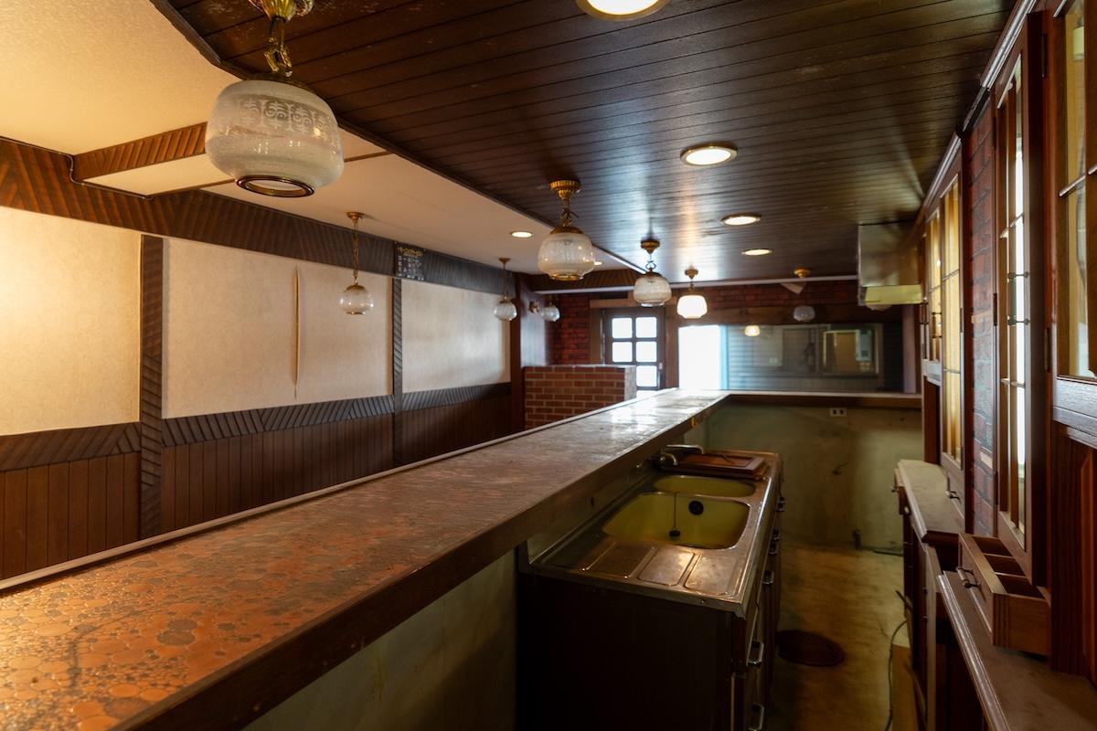 神戸市北区鈴蘭台東町の賃貸物件/カウンターの常連さんとマスターの絵が浮かぶ