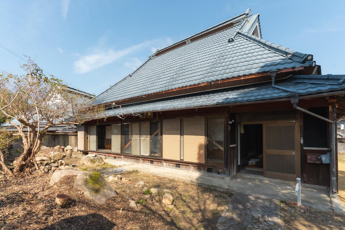 神戸市北区有野町唐櫃の売買物件/もともと茅葺のうえに鋼板が葺かれた大屋根の平屋