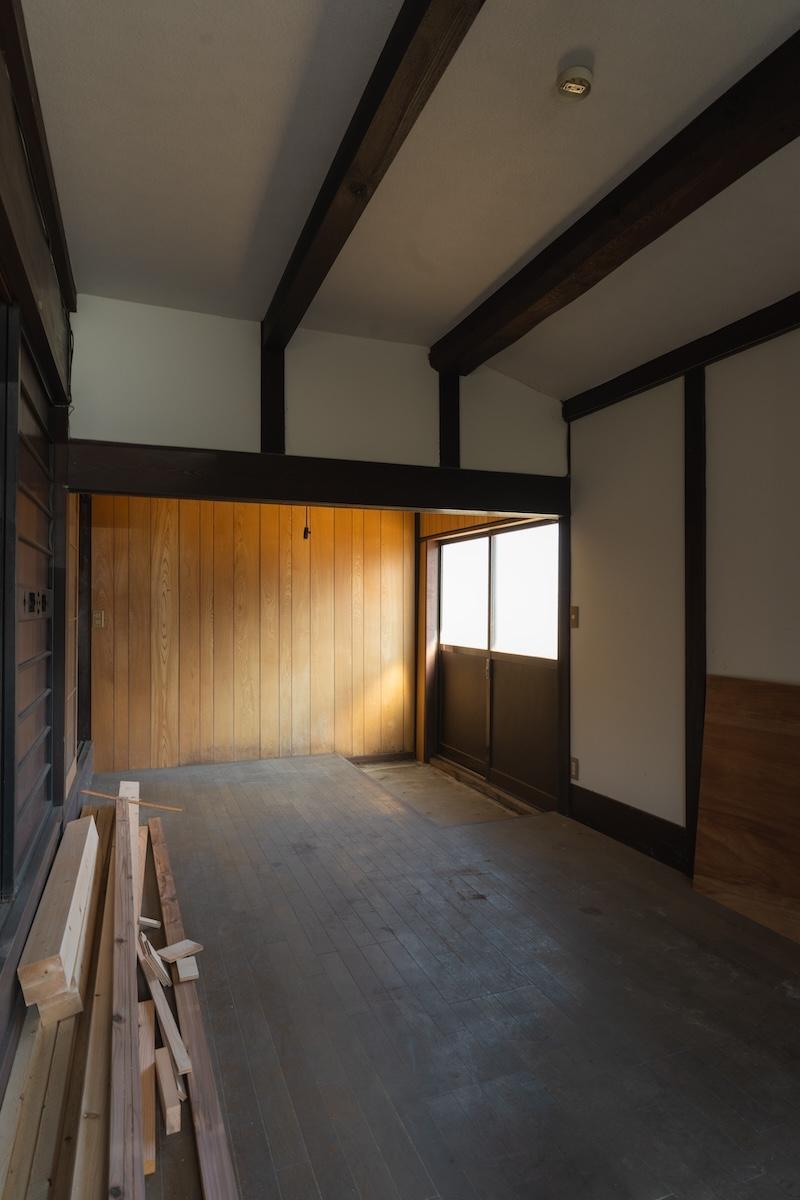 神戸市北区有野町唐櫃の売買物件/玄関を上がったところ。おそらくここも昔は土間だったのでは。