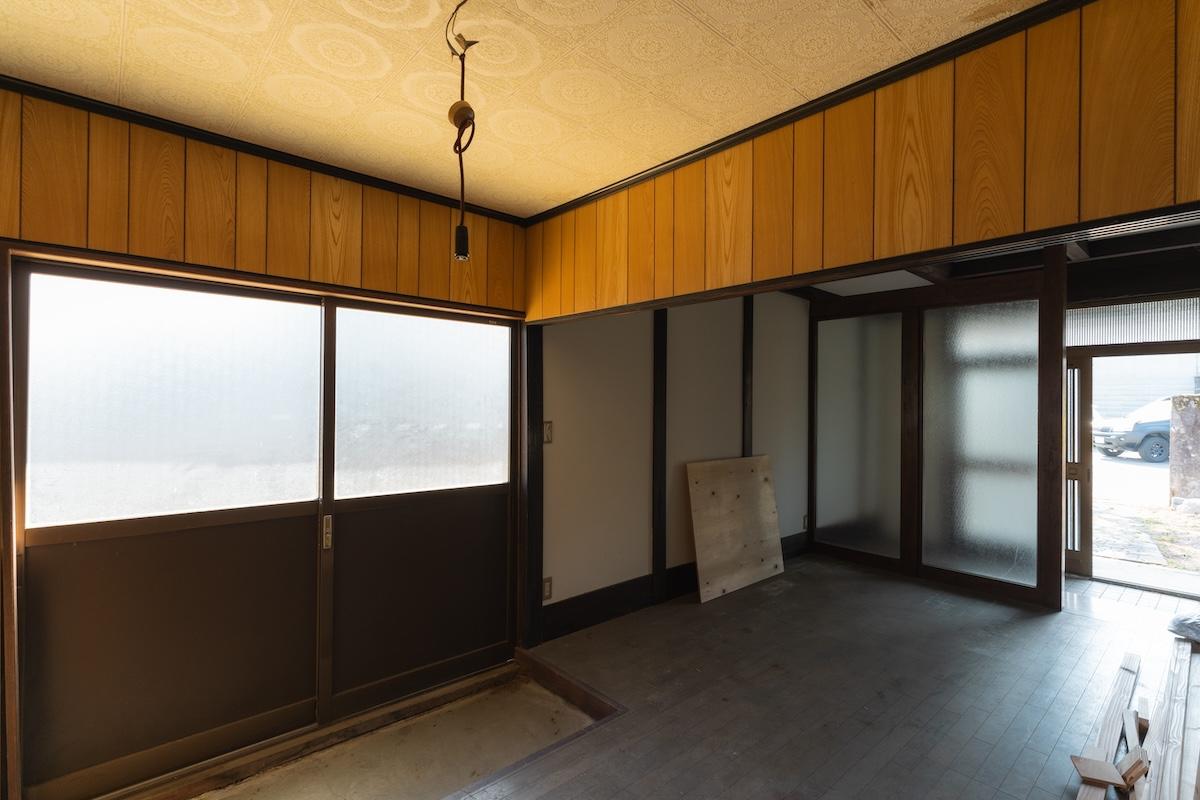 神戸市北区有野町唐櫃の売買物件/玄関から通り土間に戻して、家と畑をつなぐ空間に
