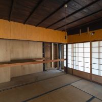 神戸市北区有野町唐櫃の売買物件/北西側の和室。一部、補強柱を追加しています。