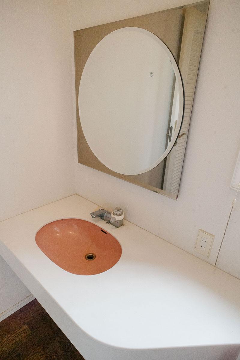 神戸市北区道場町生野の売買物件/2階トイレの手洗い、ポストモダンなデザインが○