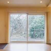 神戸市北区道場町生野の売買物件/リビングから庭を愛でる