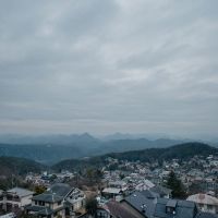 神戸市北区道場町生野の売買物件/峠で山並みを見る