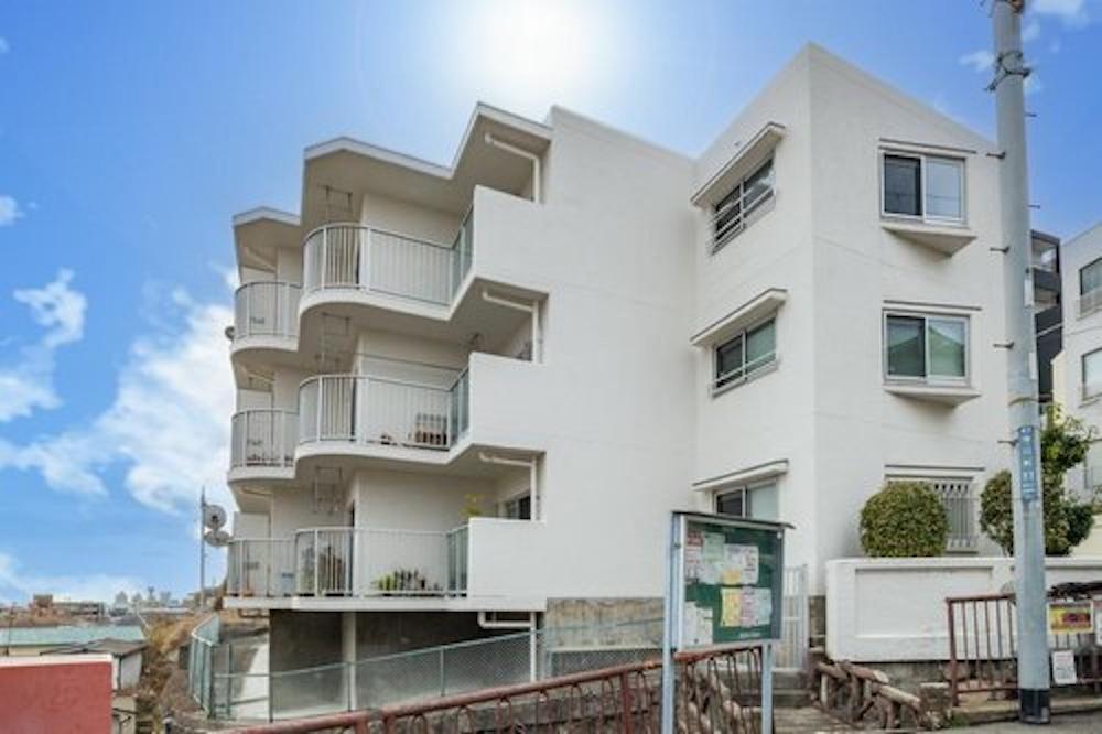 神戸市灘区寺口町の売買物件/高台に建つ、街を見下ろす外観