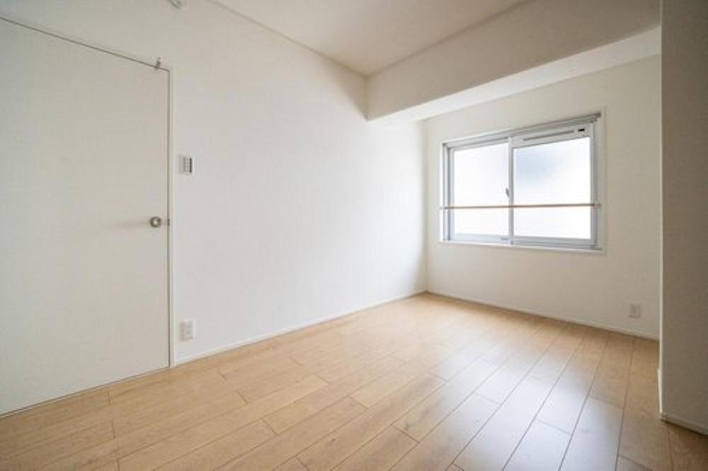 神戸市灘区寺口町の売買物件/すっきりとしたシンプルな洋室