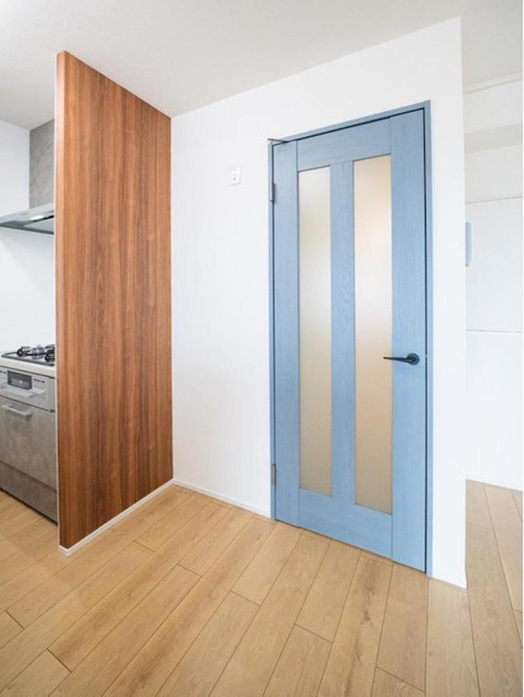 神戸市灘区寺口町の売買物件/淡いブルーの建具