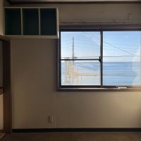 神戸市垂水区塩屋町の売買物件/小さな個室の窓にも海が映る