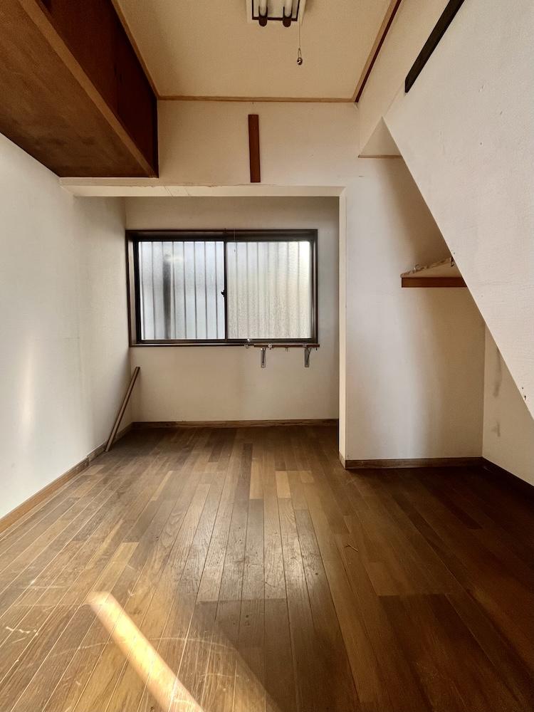 神戸市垂水区塩屋町の売買物件/1階の小さな個室