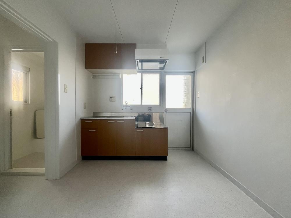 神戸市中央区北野町の賃貸物件/キッチンと洗面