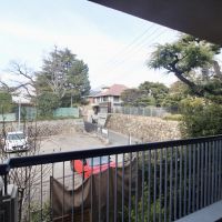 芦屋市楠町の賃貸物件/バルコニーからも緑の眺め。