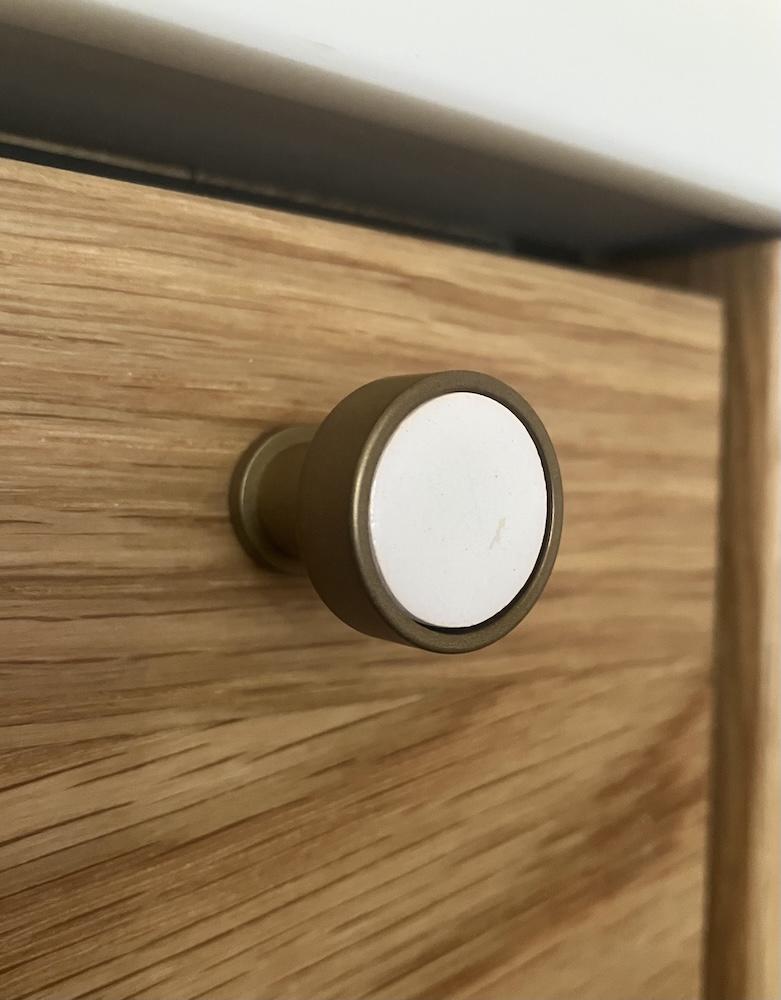 芦屋市楠町の賃貸物件/真鍮&times;陶磁器のつまみ