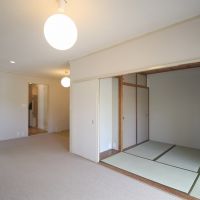 芦屋市楠町の賃貸物件/LDKの隣にゴロンと横になることができる和室も嬉しい。