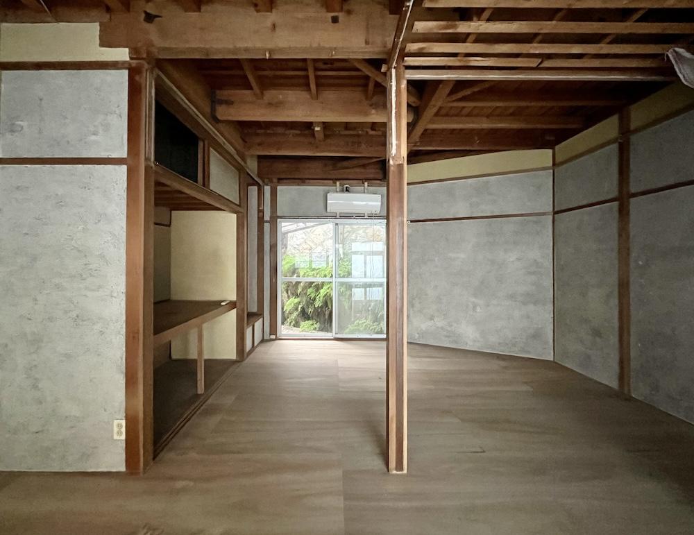 神戸市兵庫区熊野町の売買物件/緑がかすかに映り込む