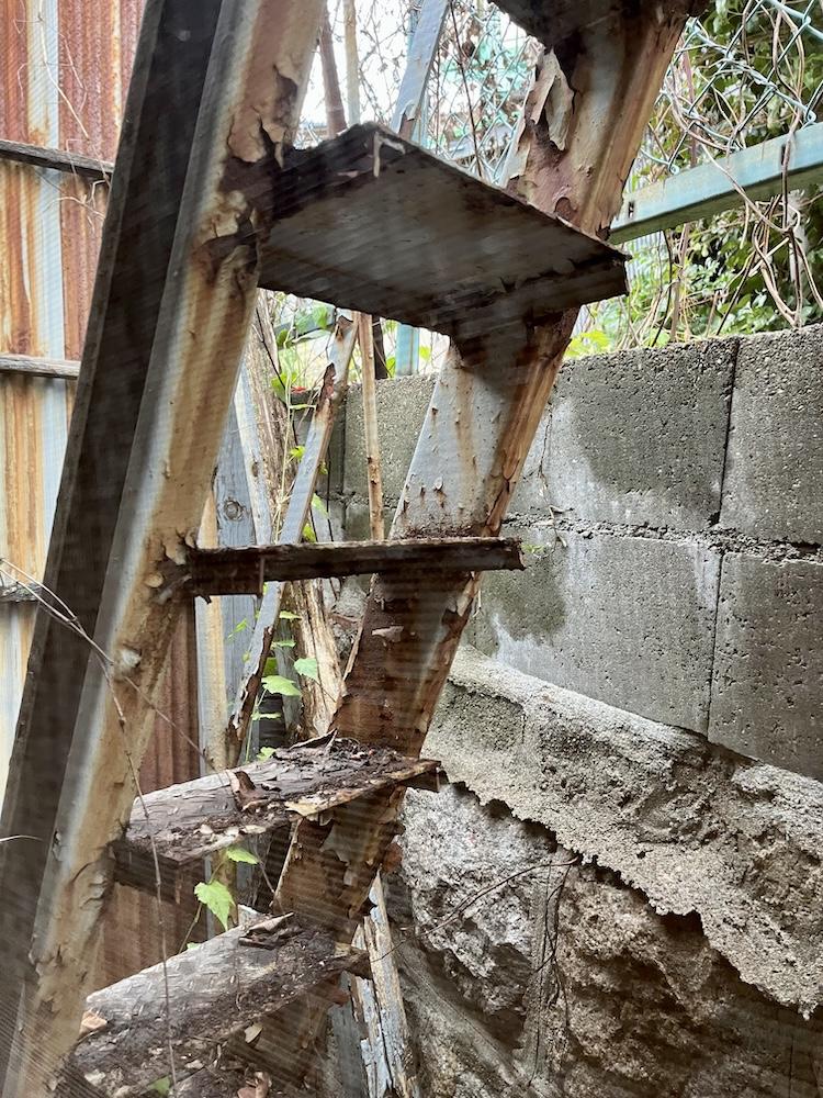 神戸市兵庫区熊野町の売買物件/ものみやぐらへと続く外階段