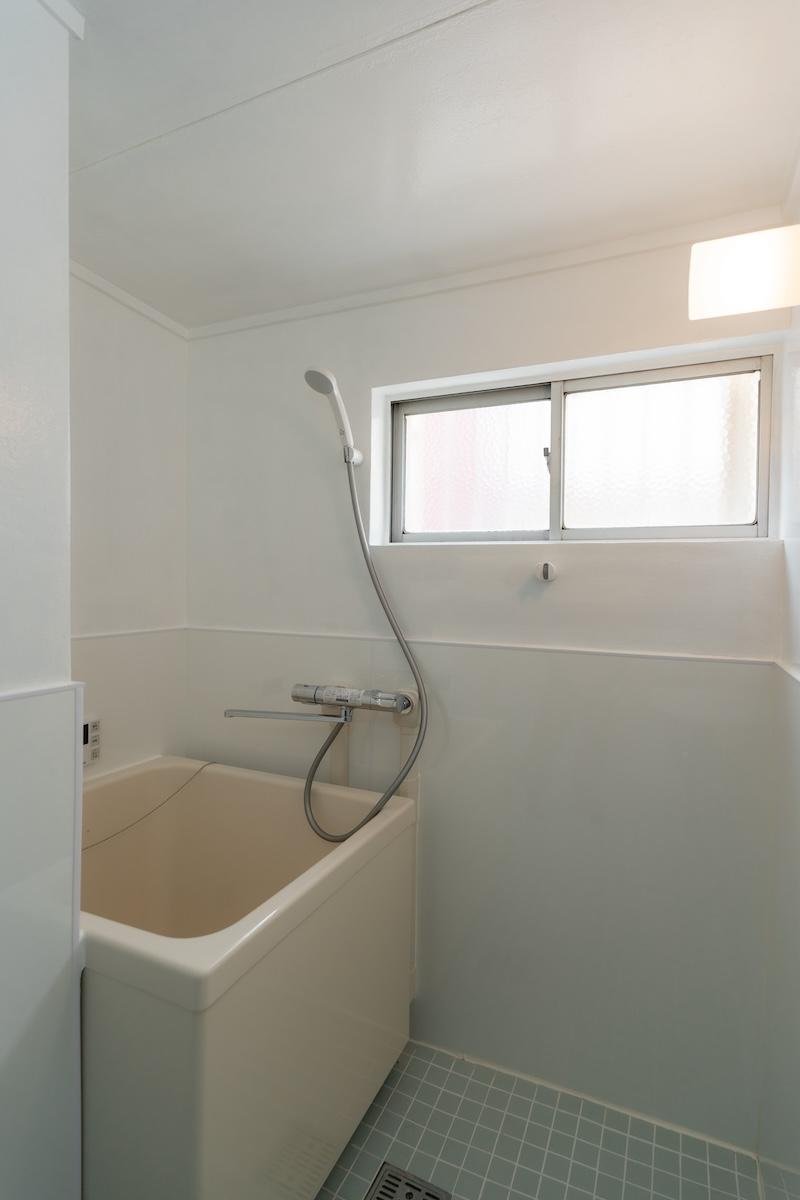 神戸市東灘区森北町の賃貸物件/浴槽は小さなキューブタイプです