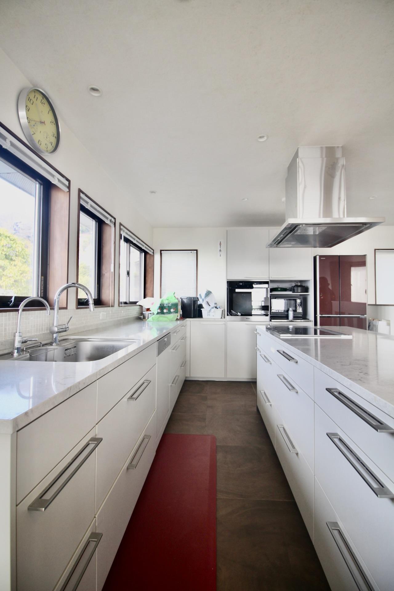 神戸市垂水区塩屋町の売買物件/サイズ感やMiele機器など外国式なキッチン