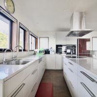 神戸市垂水区塩屋町の売買物件/サイズ感やMiele機器など外国式なキッチン