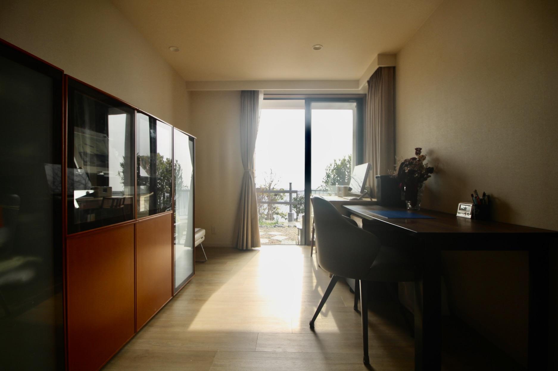 神戸市垂水区塩屋町の売買物件/居室との境界線が曖昧で自由度が高い2階ホール。