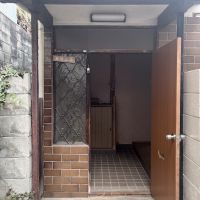 神戸市長田区西山町の売買物件/レトロな雰囲気の玄関入り口