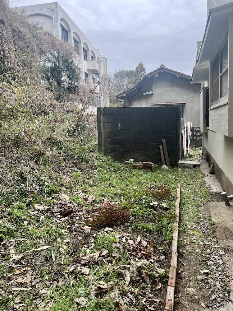 神戸市長田区西山町の売買物件/東側の農作エリア。現在の入居者も農作物を育ててみるも、猪に完敗だそうです・・