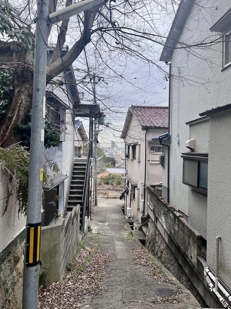 神戸市長田区西山町の売買物件/建物までの小さな小道