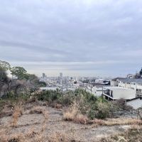 神戸市長田区西山町の売買物件/小道を抜けると空き地。気持ちのいい景色が広がる