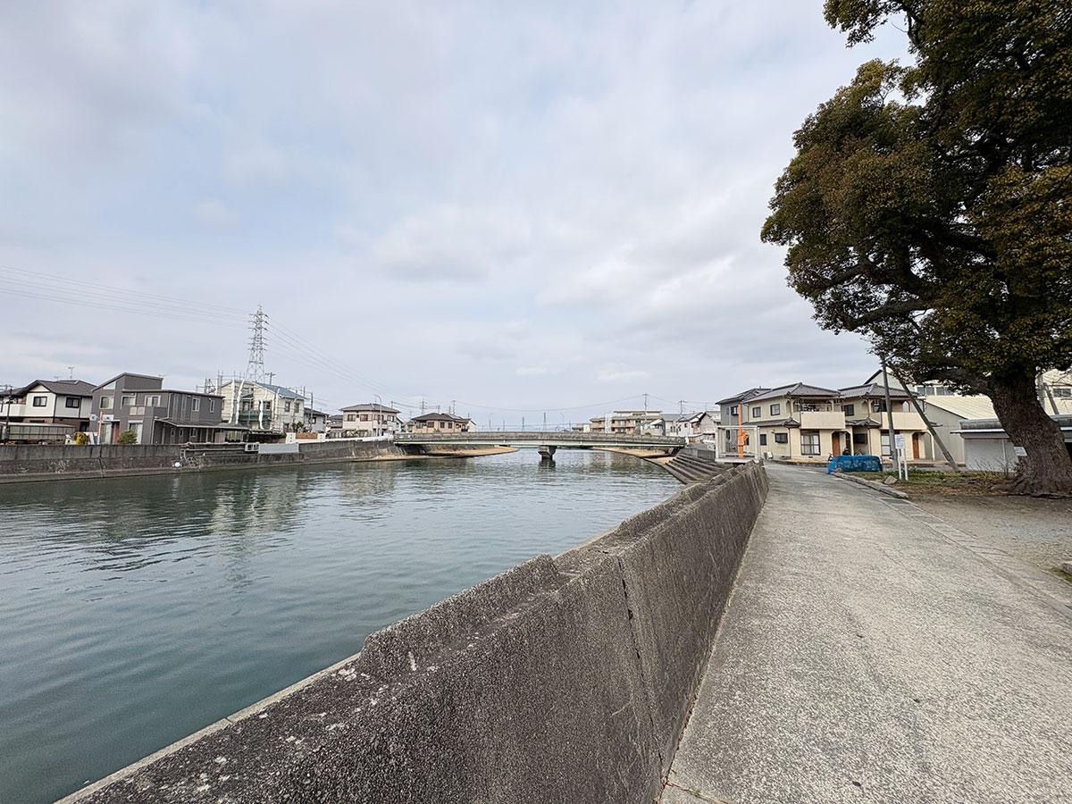 姫路市大津区吉美の賃貸物件/物件前は大津茂川が流れます