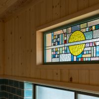 神戸市北区淡河町勝雄の売買物件/キッチン上部にはオーダー制作のステンドグラス