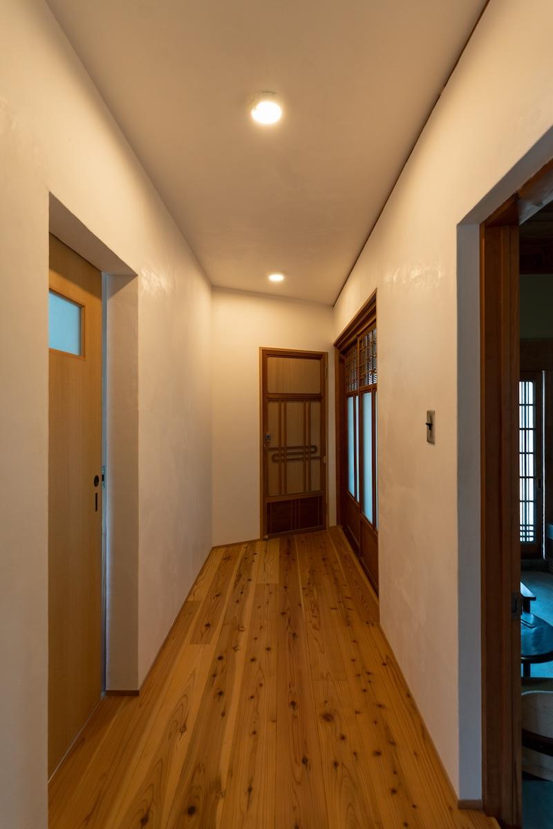 神戸市北区淡河町勝雄の売買物件/玄関土間横に水回りスペースがまとまっています