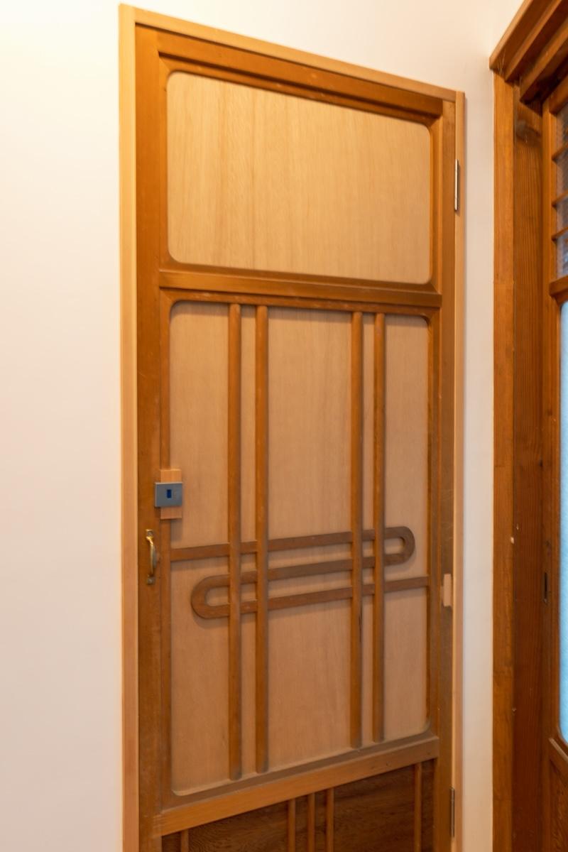 神戸市北区淡河町勝雄の売買物件/洗面所への建具が素敵