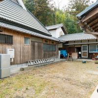 神戸市北区淡河町勝雄の売買物件/母屋とロの字型に連なる蔵や納屋