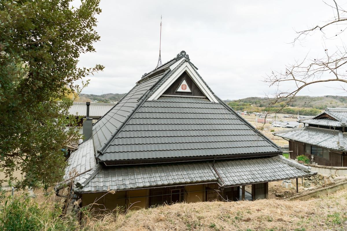 神戸市北区淡河町勝雄の売買物件/山林から母屋を見る