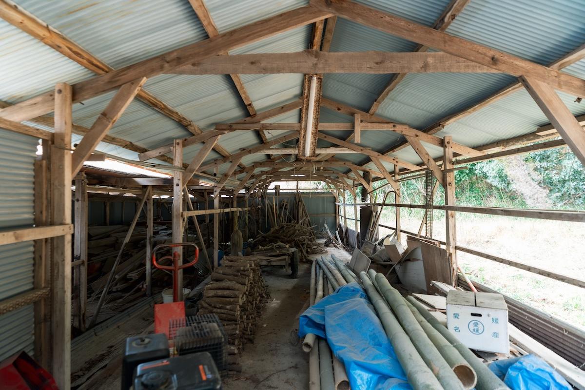 神戸市北区淡河町勝雄の売買物件/山側にあるもともと鶏舎だった倉庫