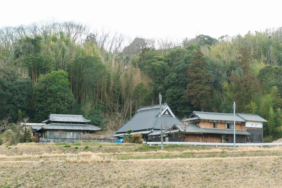 神戸市北区淡河町勝雄の売買物件/山を背に佇む古民家