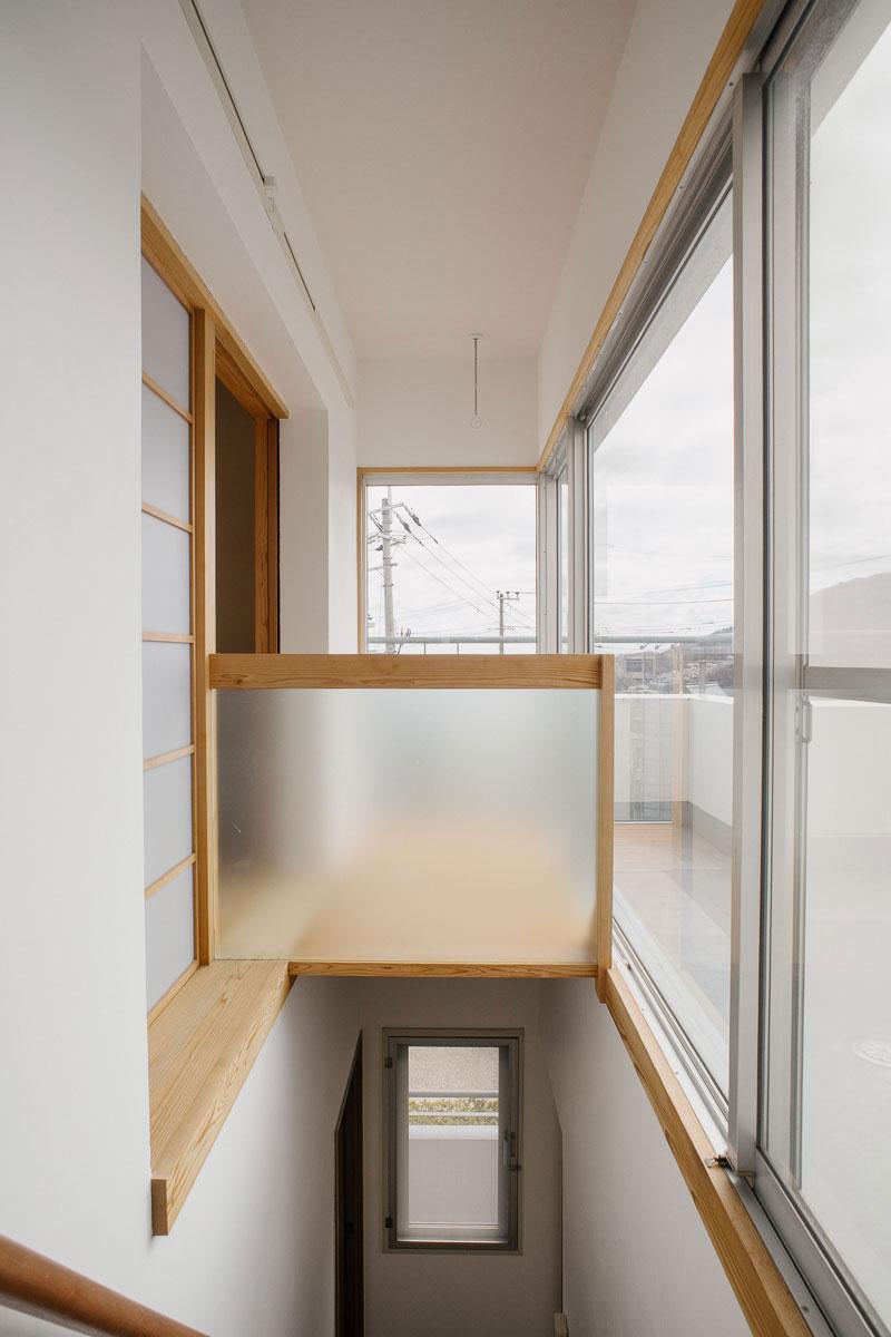 西宮市東山台の売買物件/階段の上部に造られたサンルーム