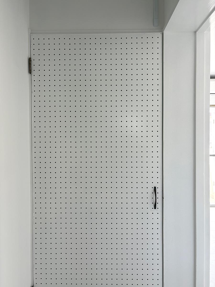 神戸市垂水区狩口台の賃貸物件/和室の扉は有孔ボード