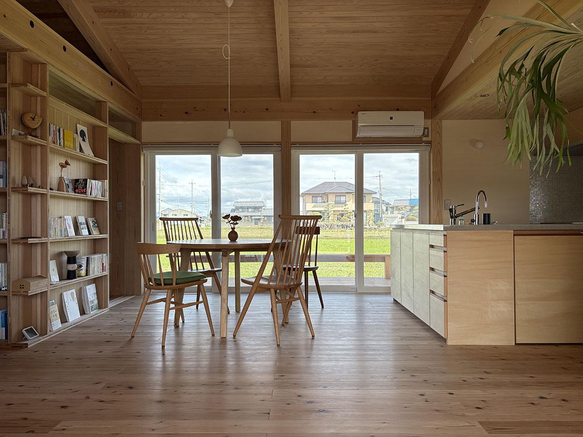 加古郡稲美町加古の売買物件/木の香りが心地よいリビング