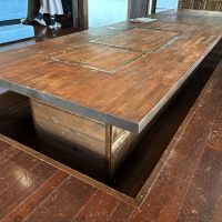 佐用郡佐用町下徳の売買物件/造り付けのテーブルと飴色になった床材が良い